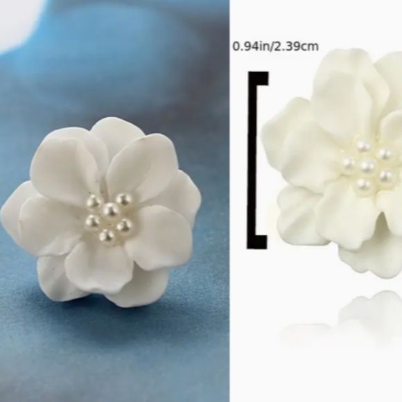Camellia Earrings, 2 color : White & Black - Picture 2 of 6